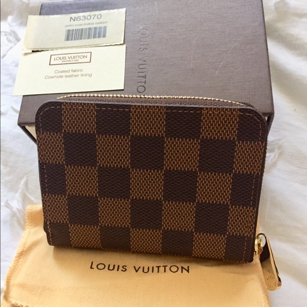 Louis Vuitton compact zippy wallet